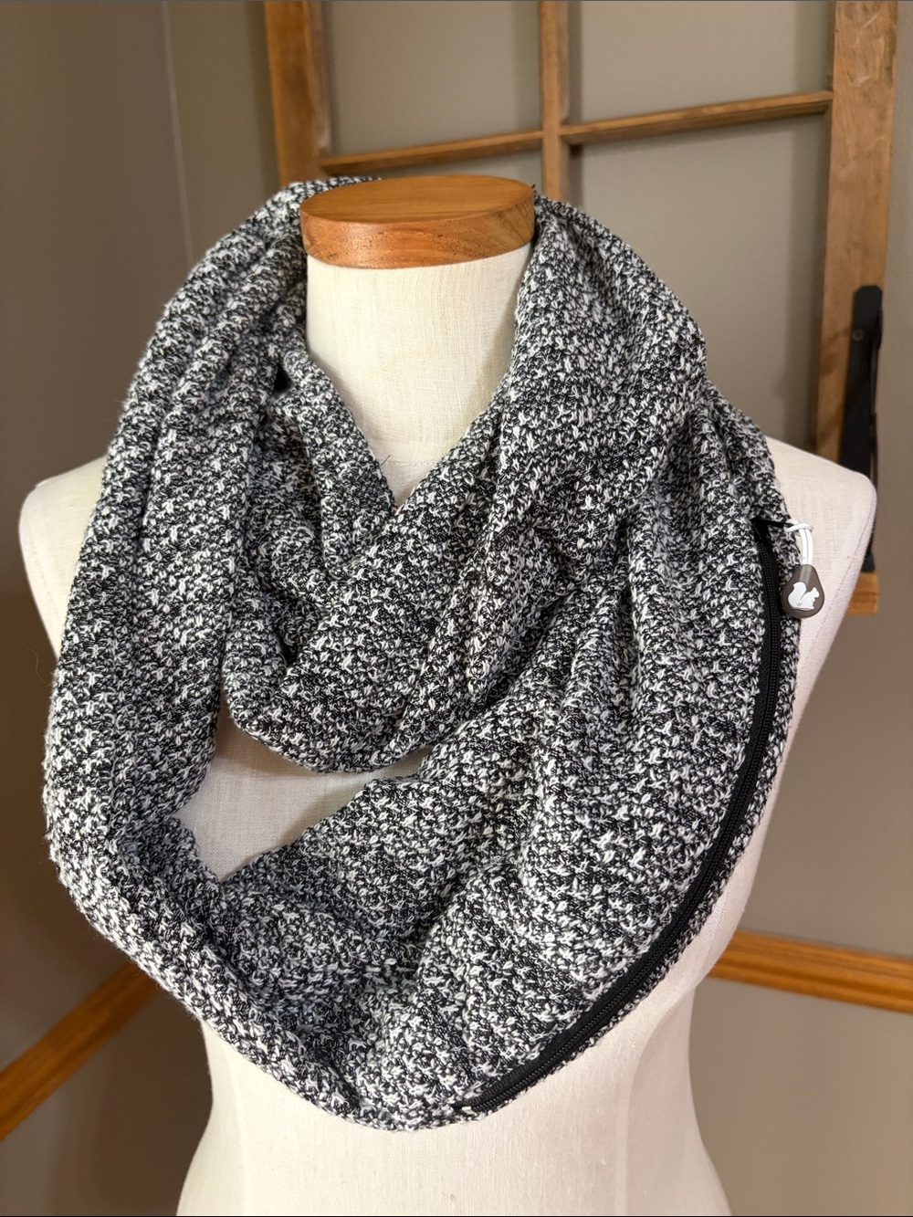 Sholdit black and white infinity scarf with zipper pocket